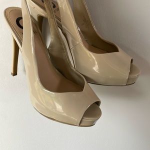 Guess pumps